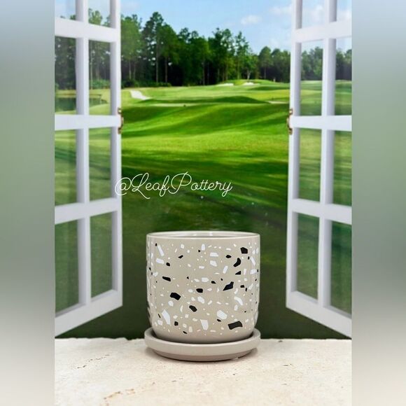 Chorris (SM) Beige/Black Ceramic Planter Pot with Saucer Attached - Picture 3 of 8